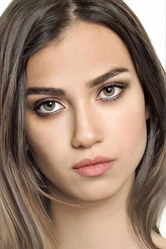 Aleyna Solaker, Güller ve Günahlar dizisinde Azra Tecer rolünde
