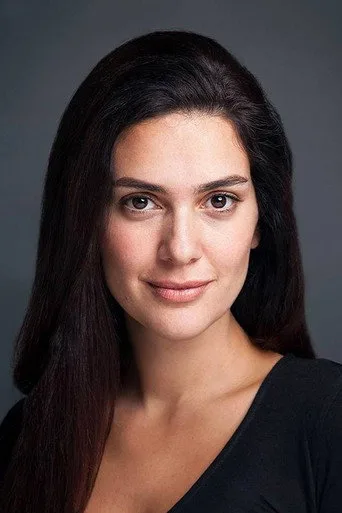Bergüzar Korel — Türk dizi oyuncusu fotoğrafı