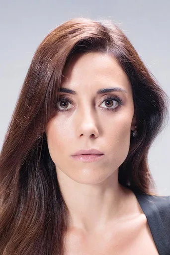 Cansu Dere — Türk dizi oyuncusu fotoğrafı