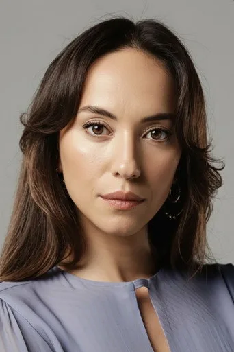 Duygu Sarışın — Türk dizi oyuncusu fotoğrafı