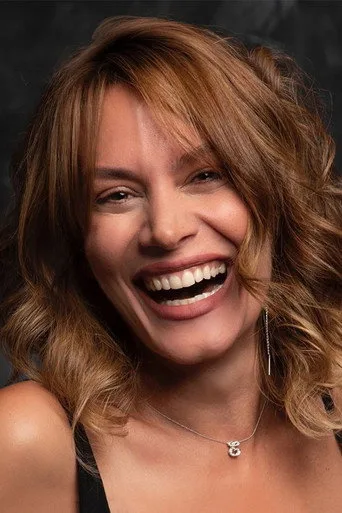 Ebru Cündübeyoğlu, Arka Sokaklar dizisinde Candan Ceylanlı rolünde