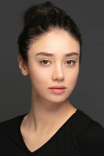 Gizem Sevim, Güller ve Günahlar dizisinde Ebru Candan rolünde