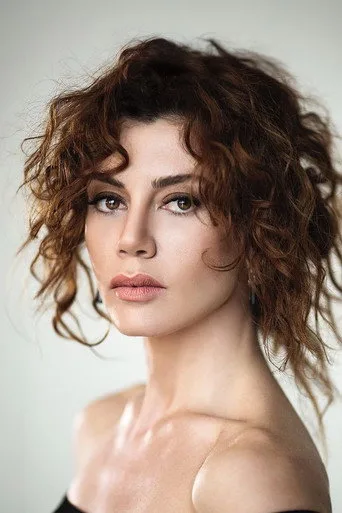 Gökçe Bahadır — Türk dizi oyuncusu fotoğrafı
