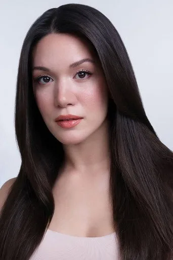 Hazal Subaşı, Sahipsizler dizisinde Azize rolünde