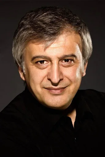 Hüseyin Avni Danyal, Sevdiğim Sensin dizisinde Esat Aldur rolünde