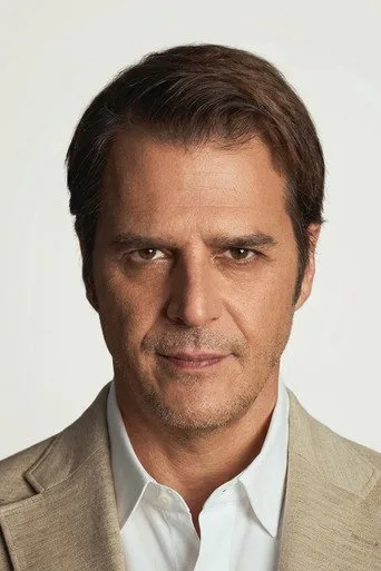 Mehmet Günsür — Türk dizi oyuncusu fotoğrafı