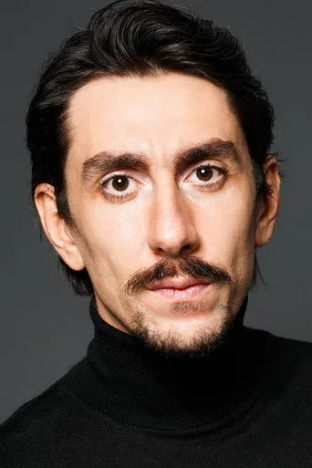 Onur Berk Arslanoğlu, Sahipsizler dizisinde Emrah rolünde