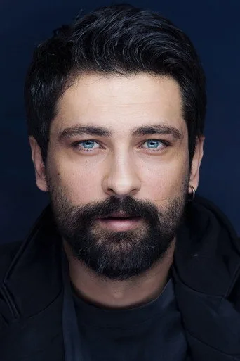 Onur Tuna — Türk dizi oyuncusu fotoğrafı