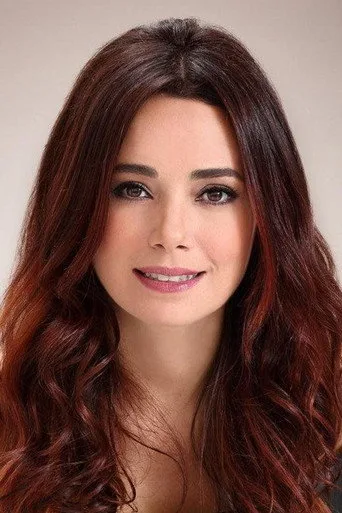 Özgü Namal — Türk dizi oyuncusu fotoğrafı