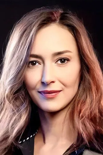 Özlem Çınar, Arka Sokaklar dizisinde Aylin Aydin / Aylin Aydın rolünde