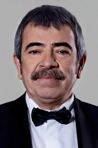Selçuk Yöntem, Kurtlar Vadisi dizisinde Aslan Akbey rolünde