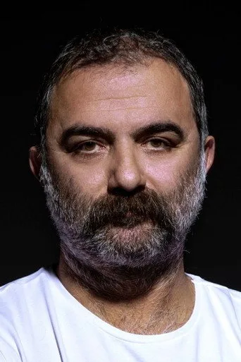 Sinan Demirer, Uzak Şehir dizisinde Muzaffer Sancak rolünde